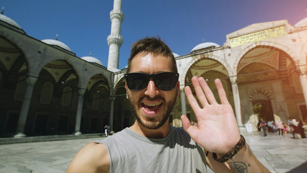 Turkish male live broadcast mediator